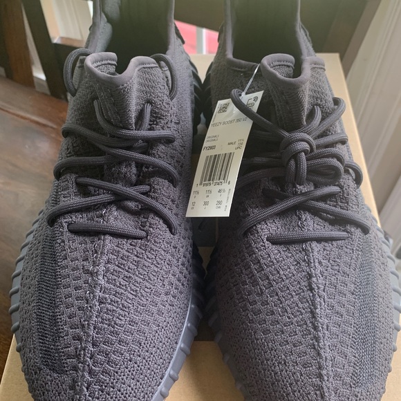 SOLD 👉🏾NWT Yeezy Boost 350 (Cinder) 👈🏾 - Picture 2 of 4